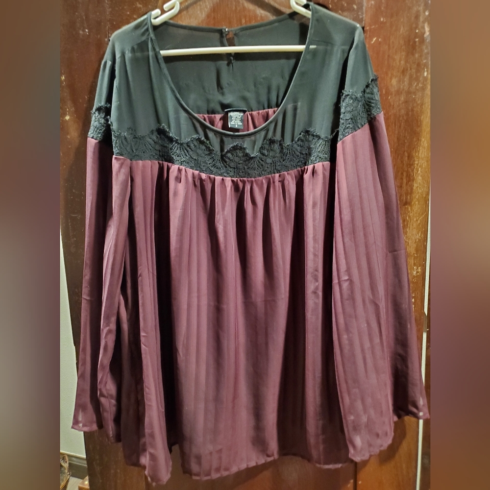 Torrid Size 3 (3X) Burgundy Blouse Shadow Stripe Bell Sleeve Black Lace Inset